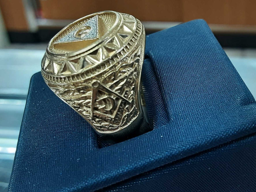Men's Ring - Yellow Gold 10k (.417) 9.8 grams Size 20