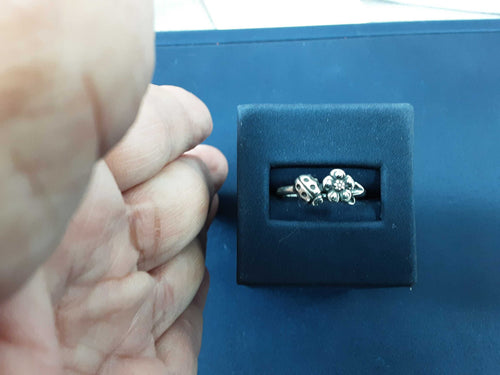 Women's Ring - Silver 3.8 grams Size 8