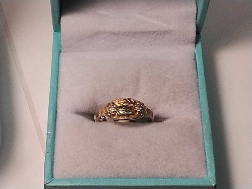 Women's Ring - Yellow Gold 10k (.417) 1.3 grams Size 4.5
