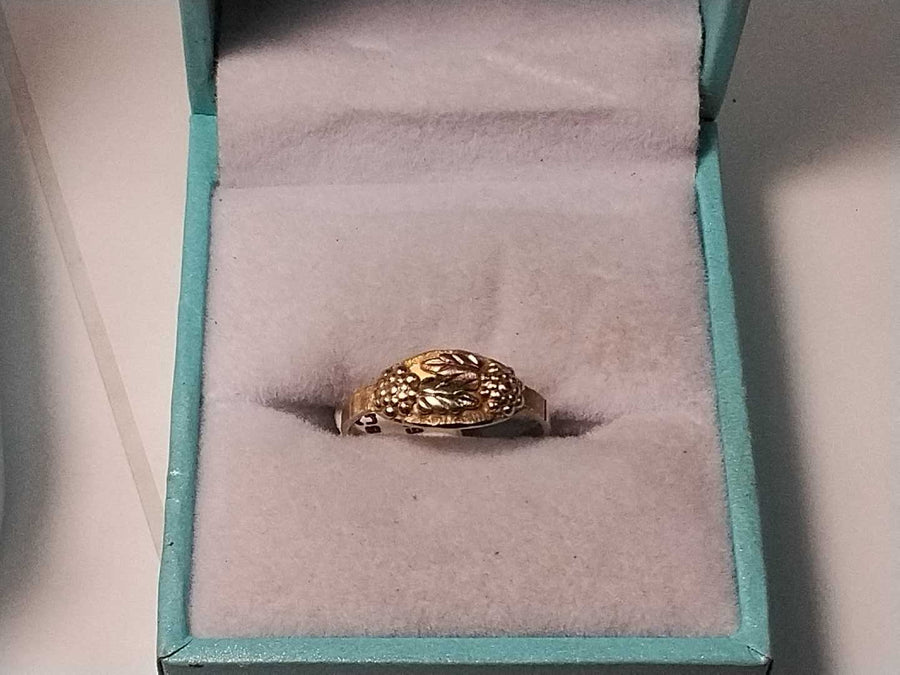 Women's Ring - Yellow Gold 10k (.417) 1.3 grams Size 4.5