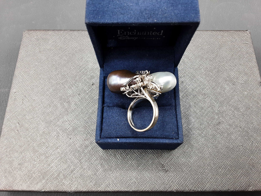 Women's Ring - White Gold 18k (.750) 10 grams Size 7.5