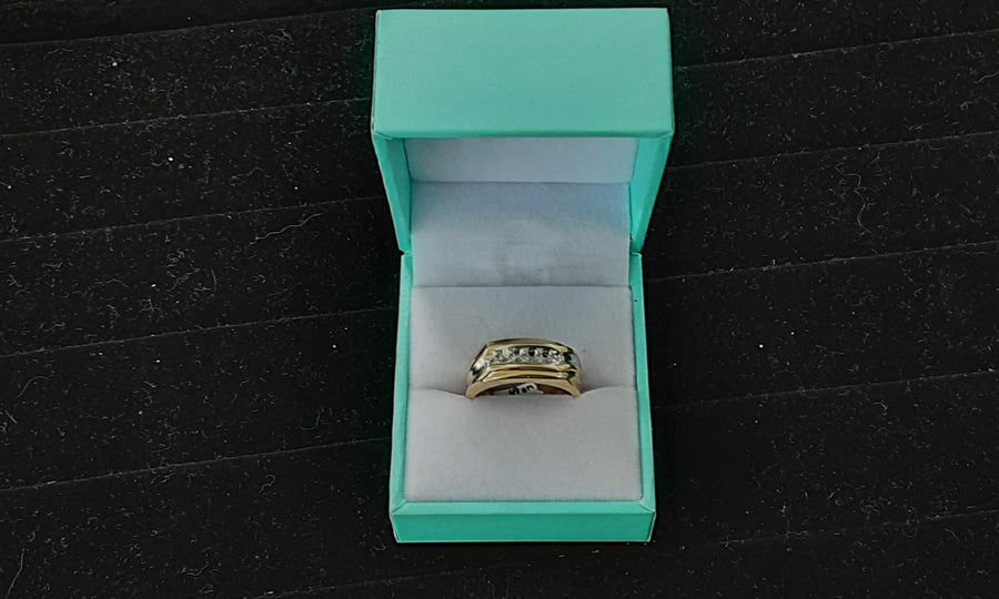 Men's Ring - Yellow Gold 10k (.417) 3.4 grams Size 7.5