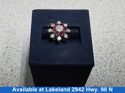 Women's Ring - White Gold 14k (.585) 4.9 grams Size 9