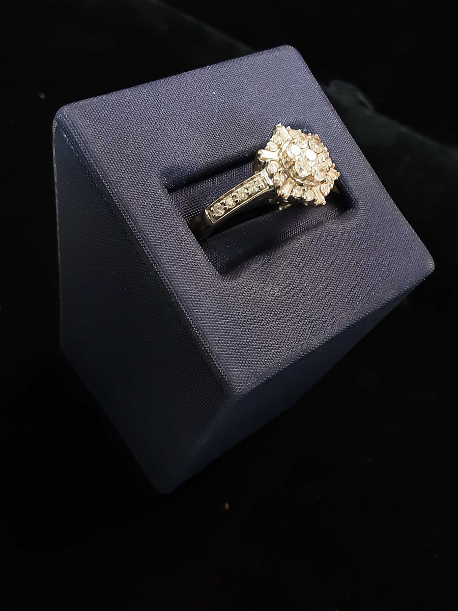 Women's Ring - White Gold 14k (.585) 3.4 grams Size 8.5
