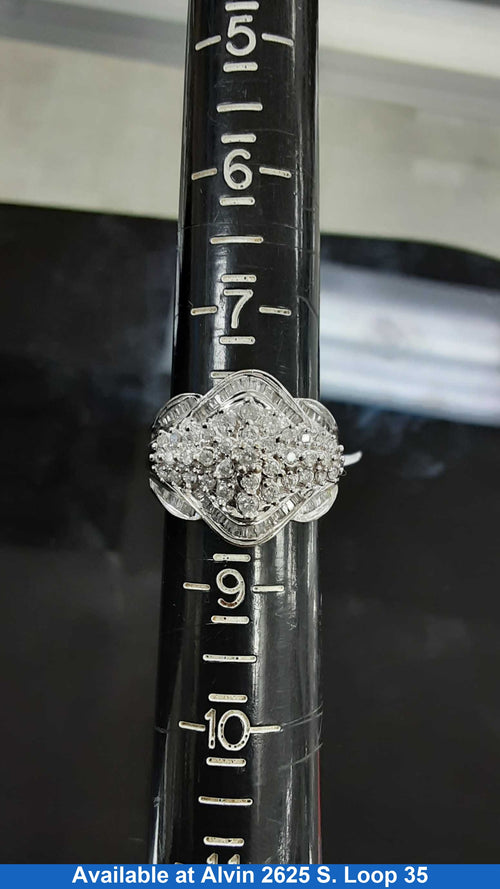 Women's Ring - White Gold 10k (.417) 6.9 grams Size 8
