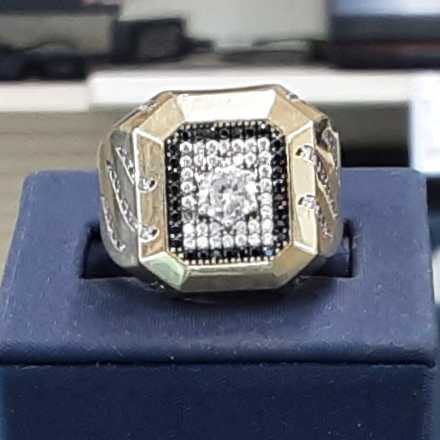 Men's Ring - Yellow Gold 10k (.417) 6.1 grams Size 10.5