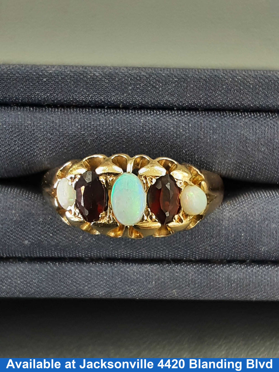 Women's Ring - Yellow Gold 18k (.750) 4.1 grams Size 8