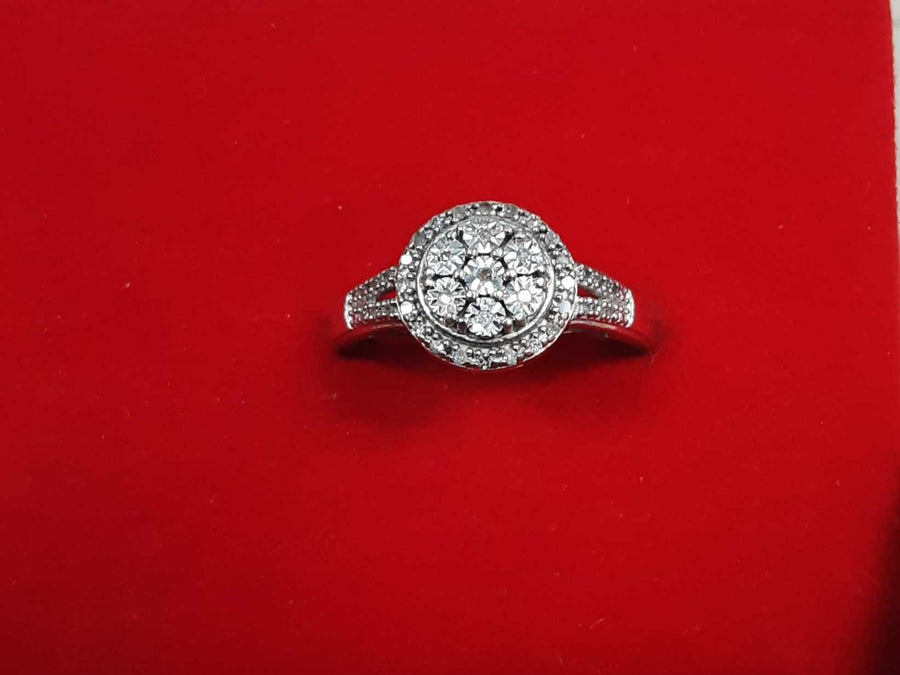 Women's Ring - Silver 2.3 grams Size 7.5