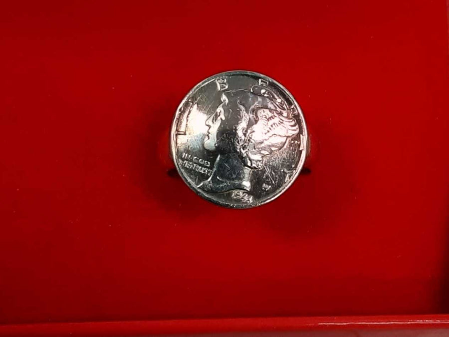 Women's Ring - Silver 7.7 grams Size 9