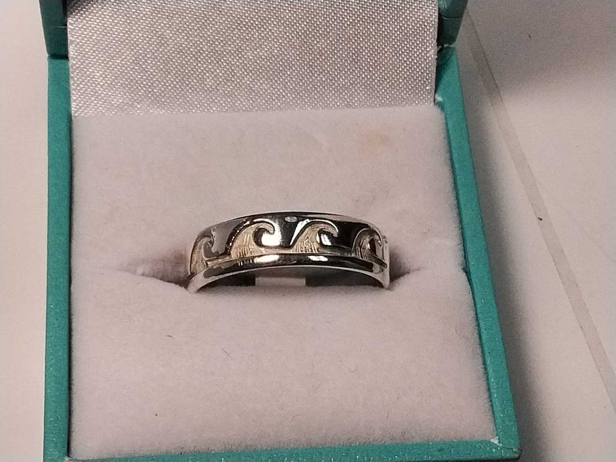 Women's Ring - Silver 2.8 grams Size 8.5