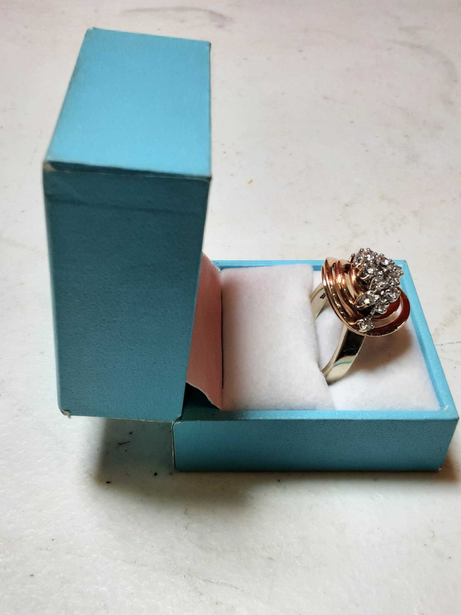 Women's Ring - Tricolor Gold 14k (.585) 13 grams Size 10.5