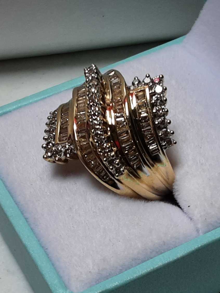 Women's Ring - Yellow Gold 10k (.417) 5.7 grams Size 7.5
