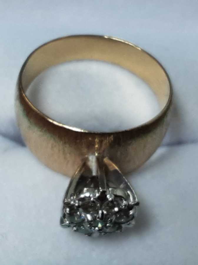 Women's Ring - Yellow Gold 14k (.585) 6.2 grams Size 9.5