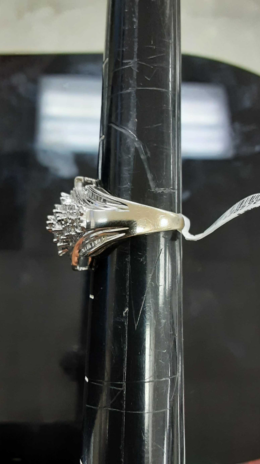 Women's Ring - White Gold 10k (.417) 6.9 grams Size 8