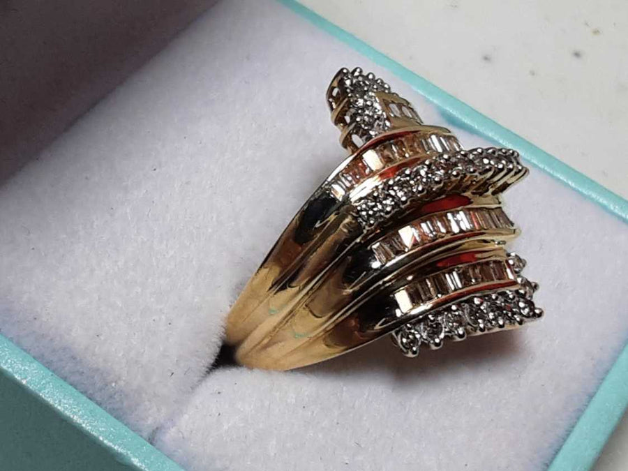 Women's Ring - Yellow Gold 10k (.417) 5.7 grams Size 7.5