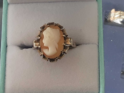 Women's Ring - Yellow Gold 10k (.417) 3.8 grams Size 20
