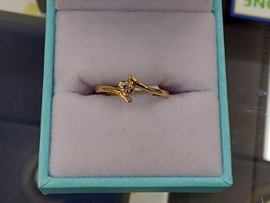 Women's Ring - Yellow Gold 10k (.417) 1.1 Grams Size 5.5