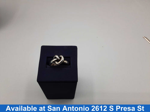 Women's Ring - Silver 6.1 grams Size 9.5