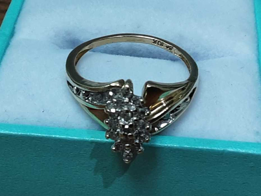 Women's Ring - Yellow Gold 10k (.417) 2.7 grams Size 7.5