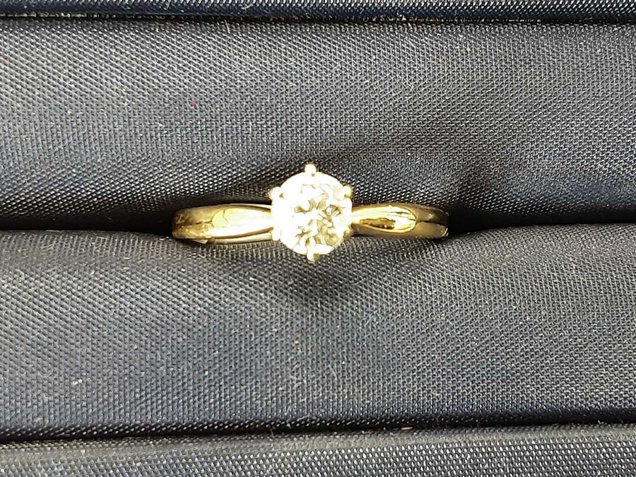 Women's Ring - Solitaire - Yellow Gold 14k (.585) 1.9 grams Size 7