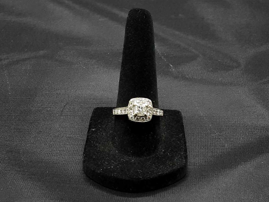 Women's Ring - White Gold 14k (.585) 4.5 grams Size 7