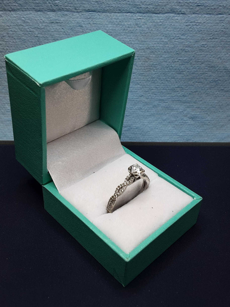 Women's Ring - White Gold 10k (.417) 3 grams Size 9