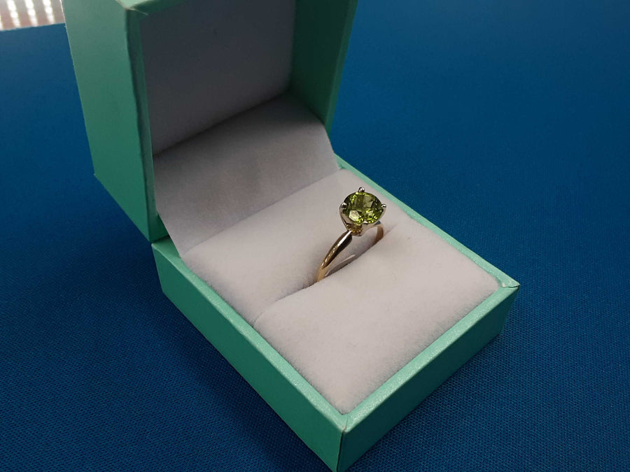 Women's Ring - Solitaire - Yellow Gold 14k (.585) 1.7 grams Size 8.5