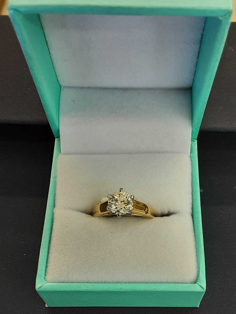 Women's Ring - Solitaire - Yellow Gold 18k (.750) 4.7 grams Size 5