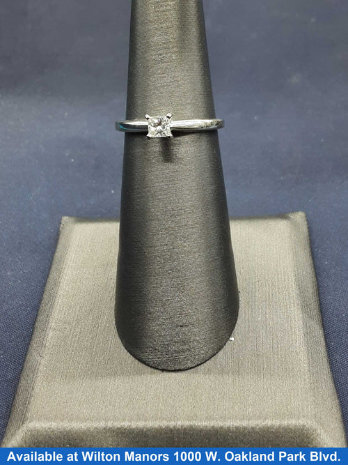 Women's Ring - Solitaire - White Gold 10k (.417) 1.7 grams Size 5