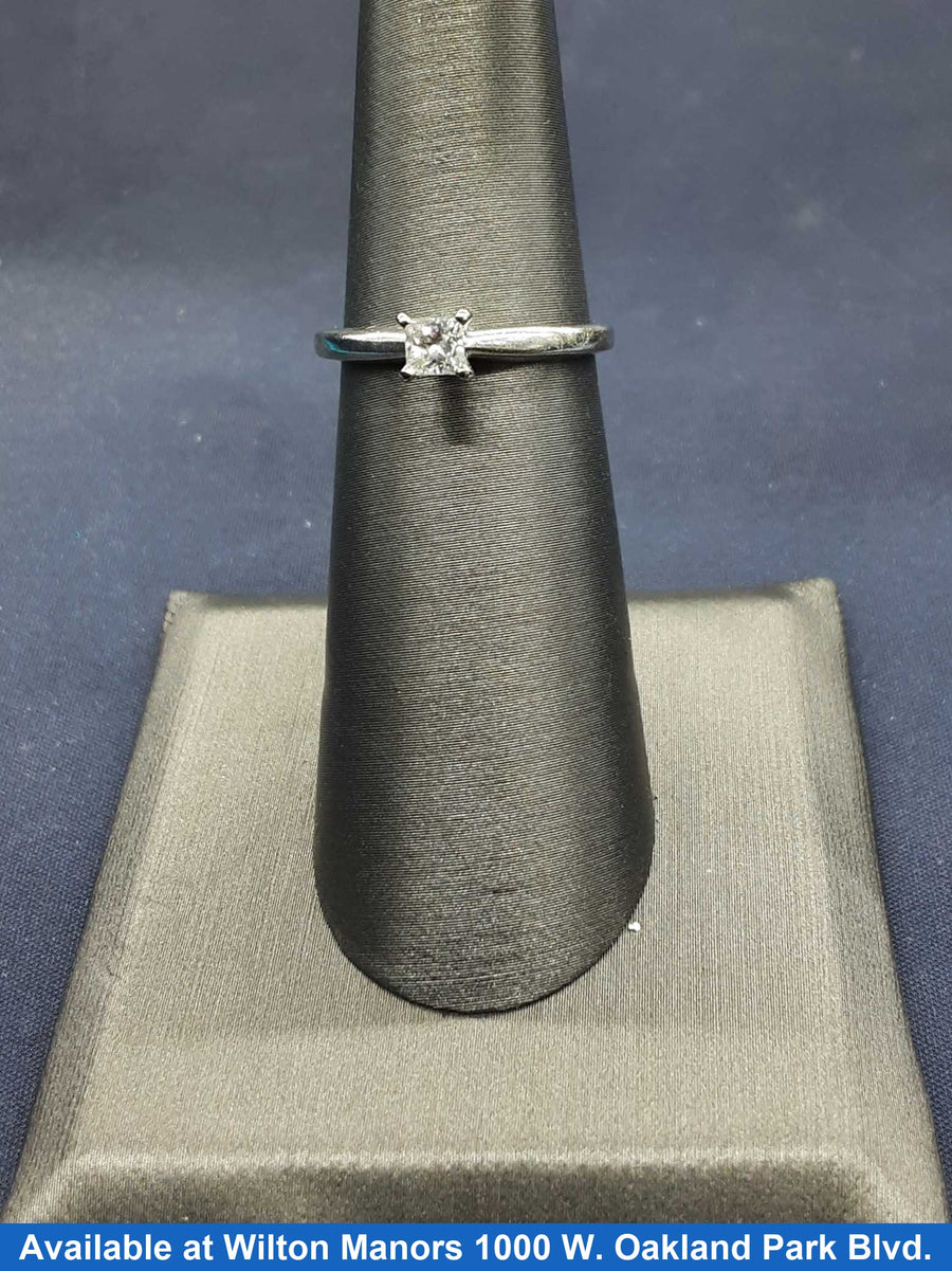 Women's Ring - Solitaire - White Gold 10k (.417) 1.7 grams Size 5