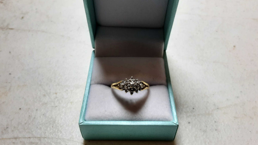 Women's Ring - White Gold 10k (.417) 2.3 grams Size 7.5