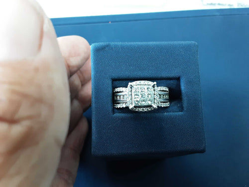 Women's Ring - White Gold 10k (.417) 5.7 grams Size 8.5