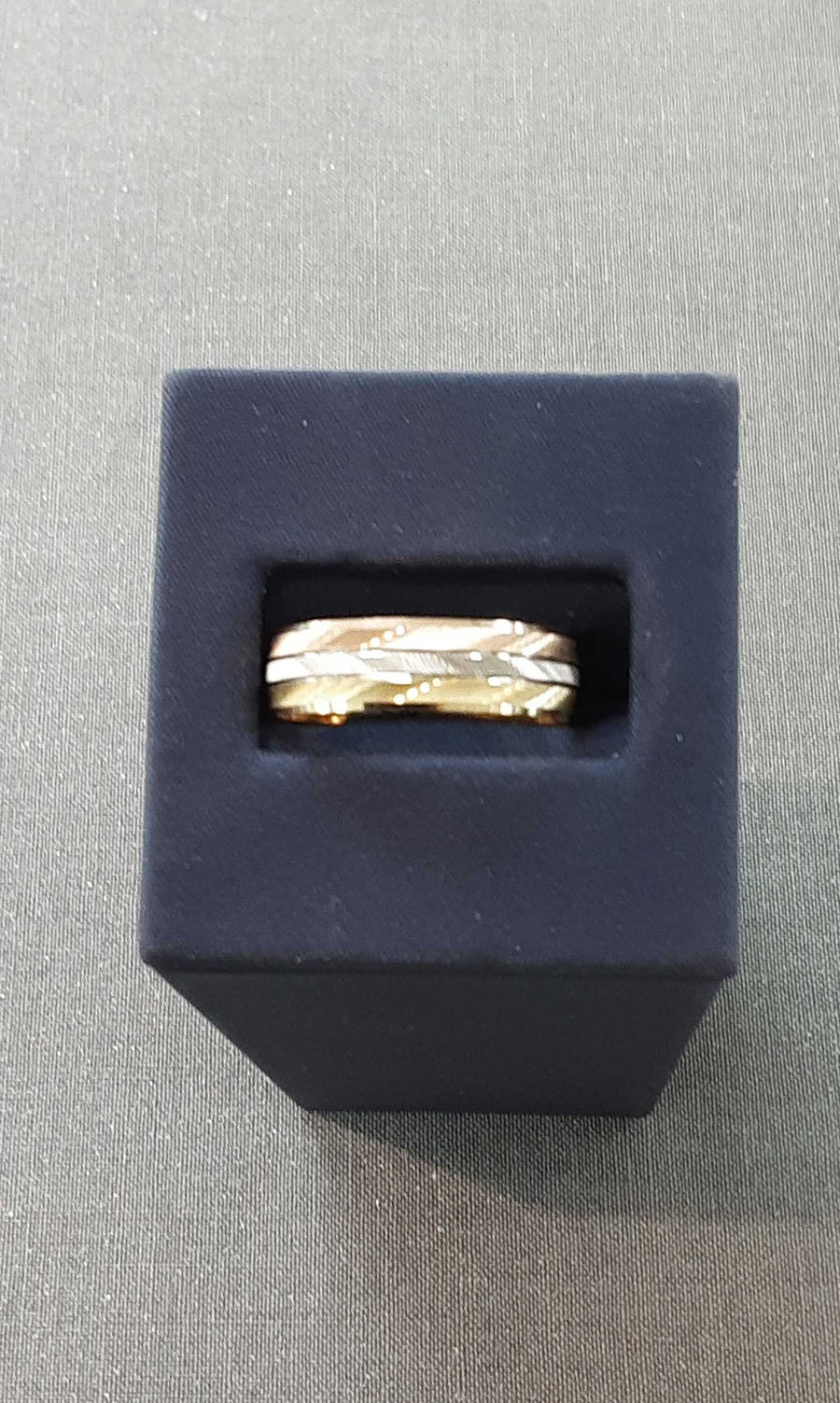 Ring - Wedding Band - Tricolor Gold 14k (.585) 3.1 grams Size 10.5