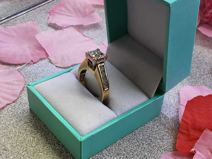 Women's Ring - Solitaire - White Gold 14k (.585) 6.5 grams Size 7.5