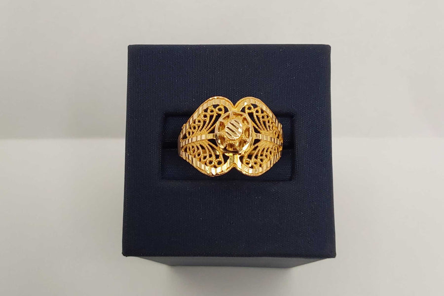Women's Ring - Yellow Gold 18k (.750) 2.86 grams Size 8.5