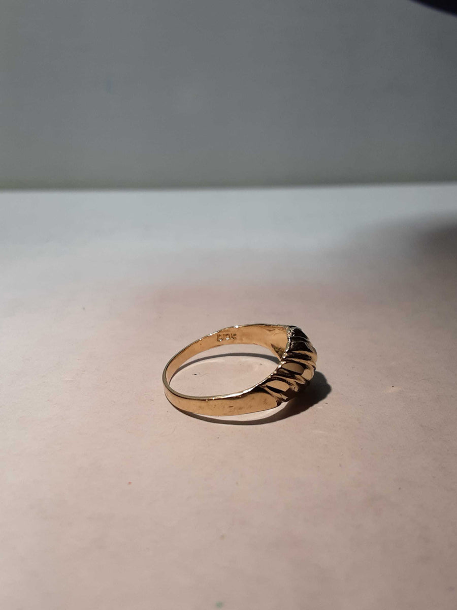 Women's Ring - Yellow Gold 10k (.417) 1.6 grams Size 4