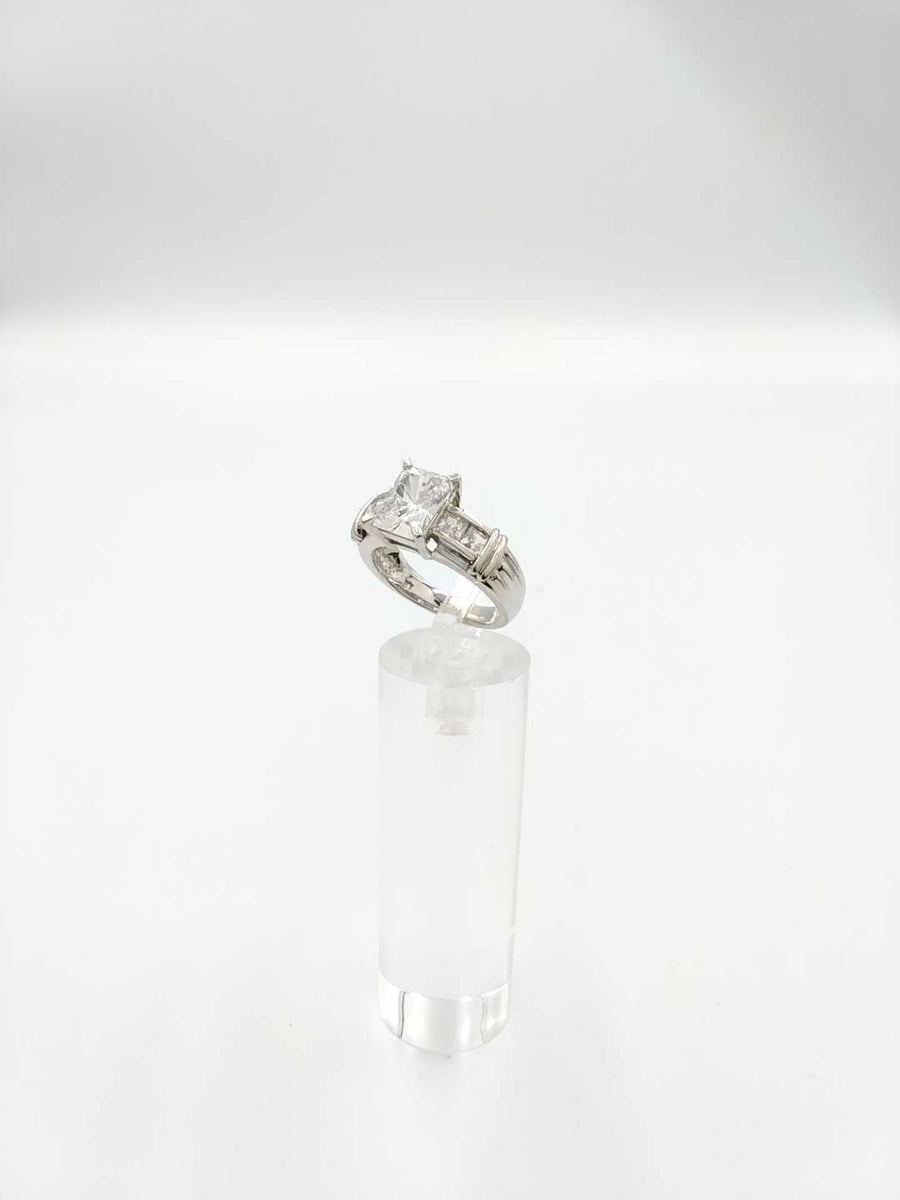 Women's Ring - White Gold 14k (.585) 7 grams Size 7