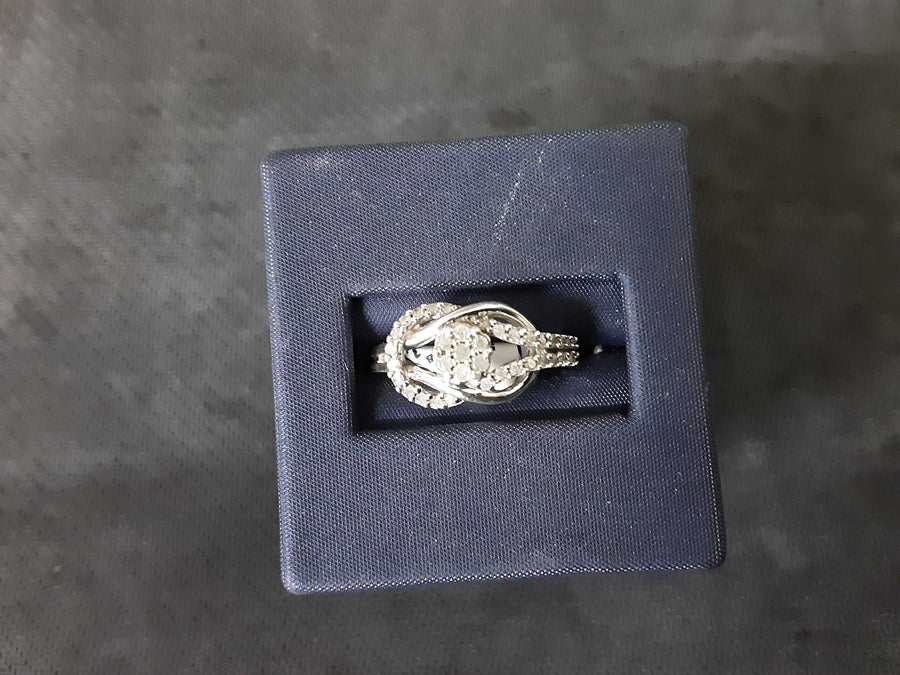 Women's Ring - Silver 3.9 grams Size 20