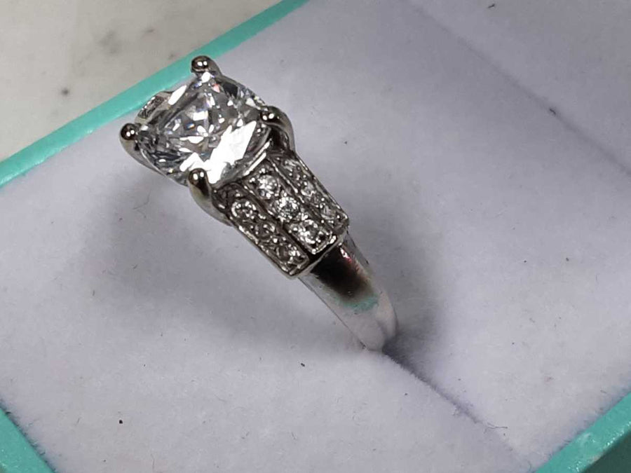 Women's Ring - White Gold 10k (.417) 2.9 grams Size 9