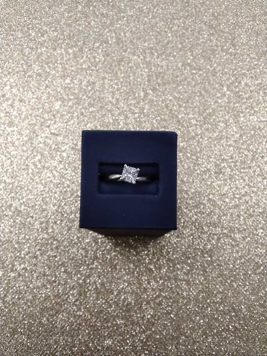 Women's Ring - Solitaire - White Gold 14k (.585) 3.8 grams Size 20