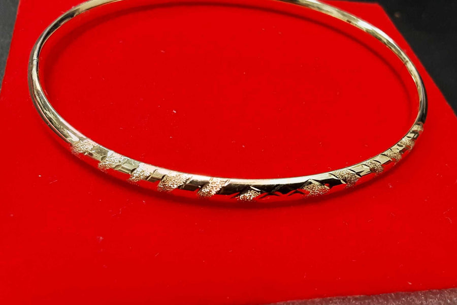 Bangle Bracelet - Yellow Gold 14k (.585) 5 grams 6 inch