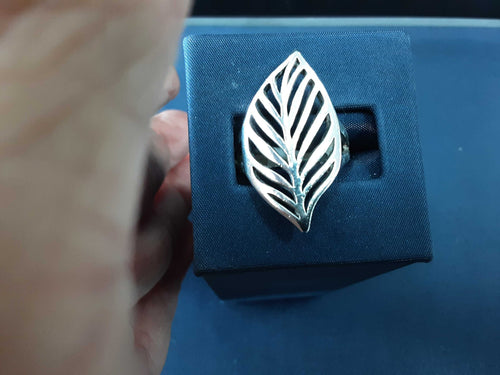 Women's Ring - Silver 6.8 grams Size 10.5