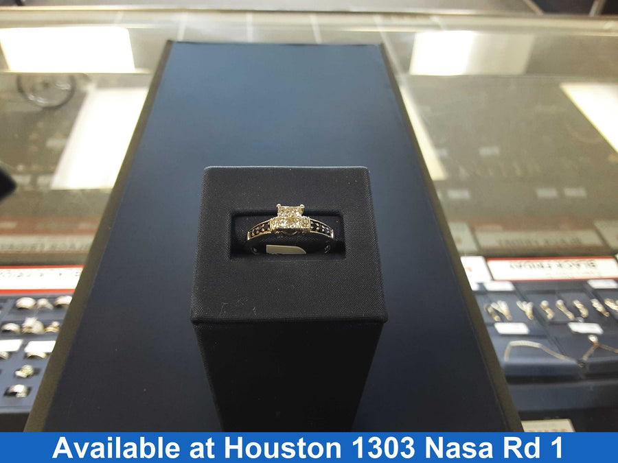 Women's Ring - White Gold 10k (.417) 2.9 grams Size 7.5