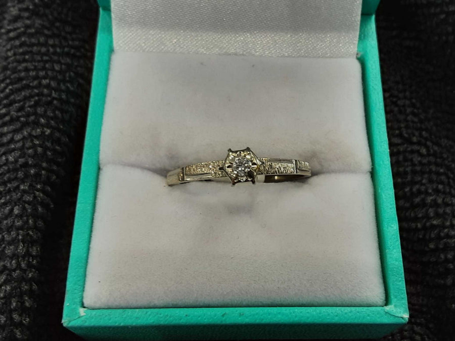 Women's Ring - Solitaire - White Gold 10k (.417) 1.6 grams Size 20
