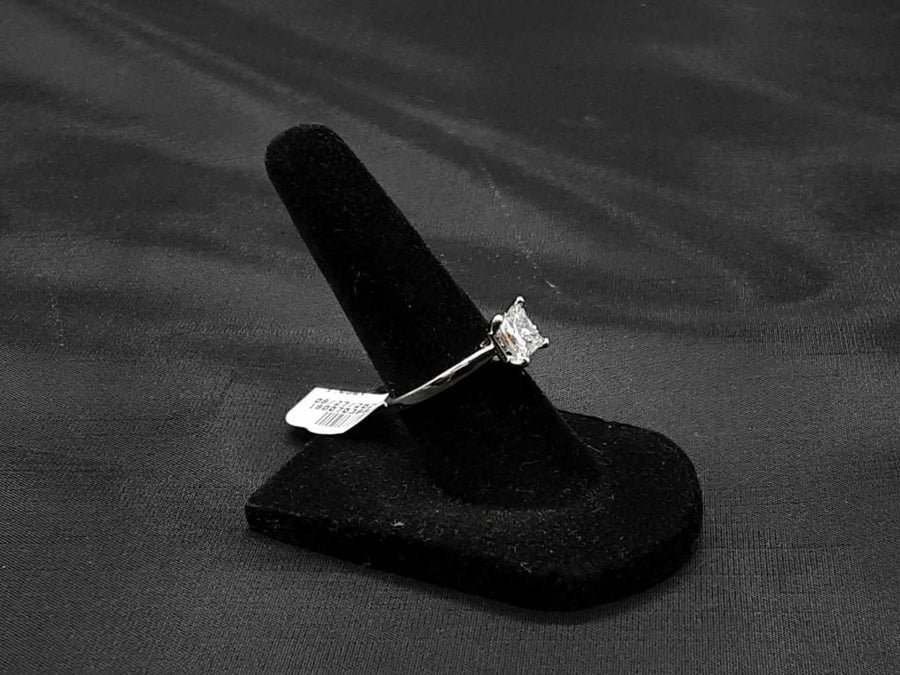 Women's Ring - Solitaire - White Gold 14k (.585) 3.2 grams Size 5.5