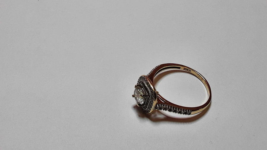 Women's Ring - Yellow Gold 10k (.417) 2.9 grams Size 10