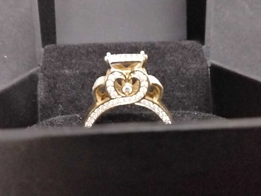 Women's Ring - Yellow Gold 14k (.585) 3.8 grams Size 7