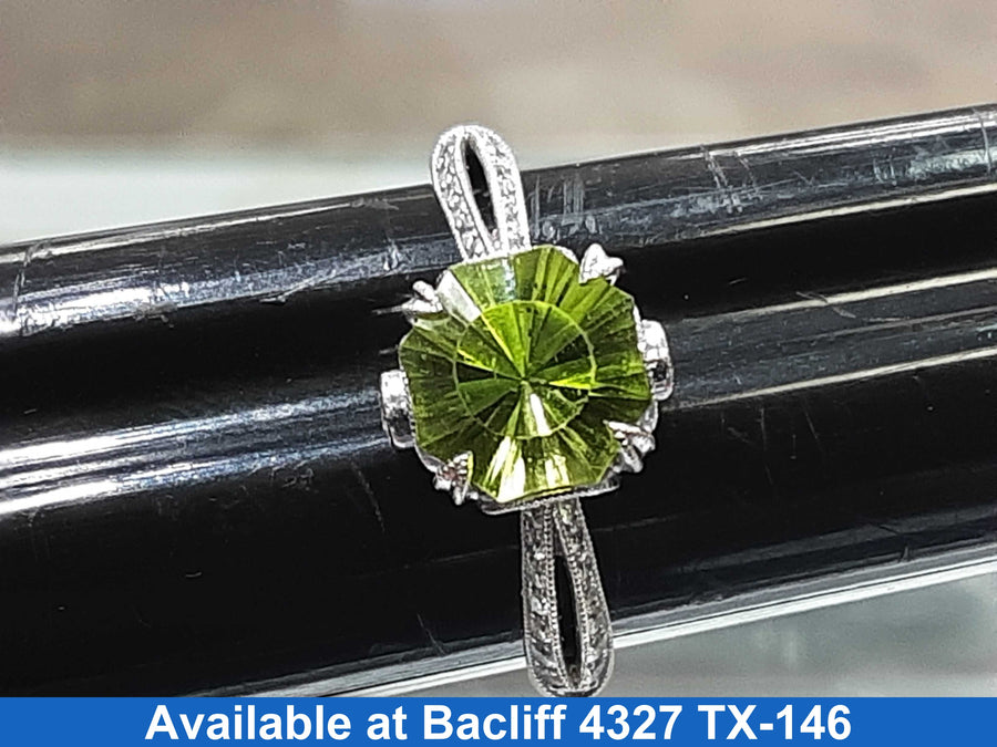 Women's Ring - Solitaire - White Gold 18k (.750) 3.6 grams Size 8.5