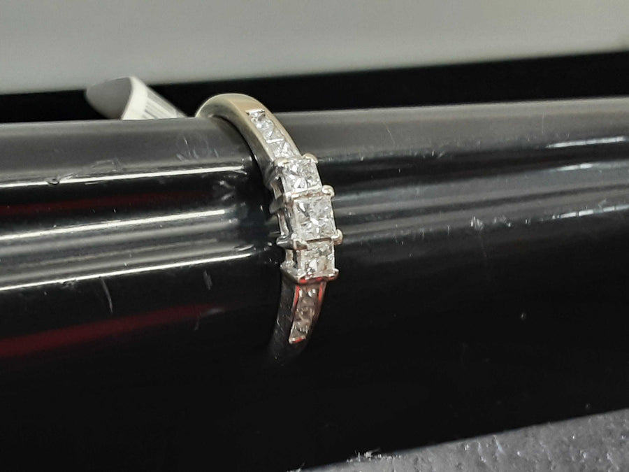 Women's Ring - White Gold 10k (.417) 1.7 grams Size 8