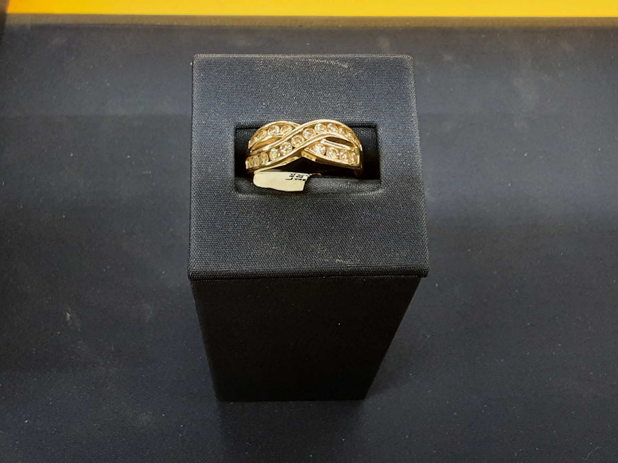 Women's Ring - Yellow Gold 10k (.417) 3.9 grams Size 8.5